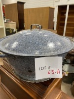 blue granite bowl w/lid
