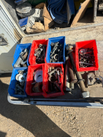 Assortment of nuts/ bolts/ washers