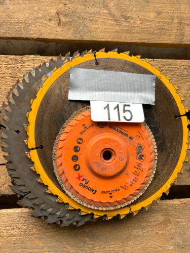 Assortment of saw blades