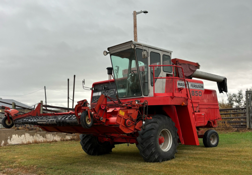 1982 Massey 850 combine