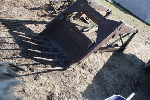 JD loader w/ bucket