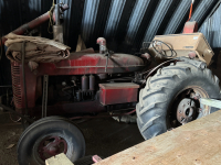 IH WD6 tractor