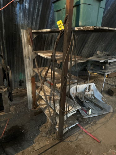 Metal shelving unit