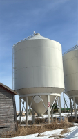 Smooth wall hopper bin