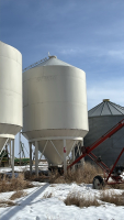Smooth wall hopper bin