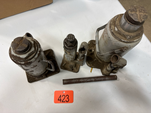 3-hydraulic jacks