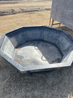 7&rsquo; octagon water trough
