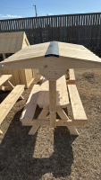 Kids picnic table w/roof