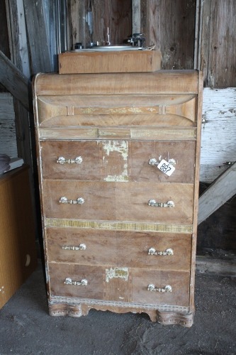 5 drawer dresser, record player