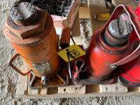 2 bottle jacks