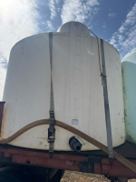 1400 gallon poly tank