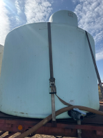 1400 gallon poly tank