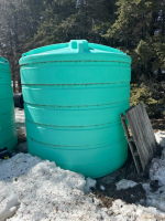 1750 gallon poly tank