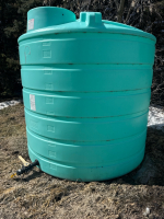 2000 gallon poly tank