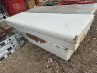 Truck tool box