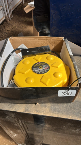 Retractable cord reel