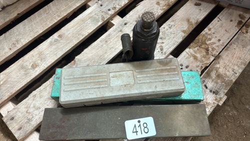 1 jack, 3 socket sets,