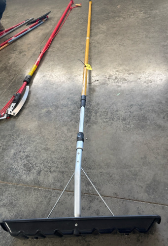 Extendable roof shovel
