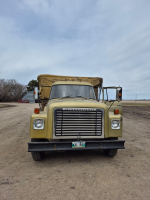 <br/> 1975 IH Loadstar 1600 345 motor. Steel box and hoist