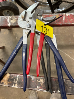 Channel lock pliers