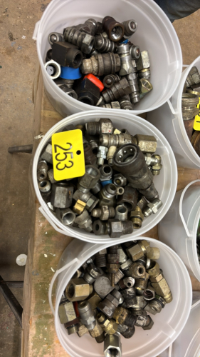Assorted hydraulic fittings