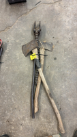 Chain pipe wrench, axes