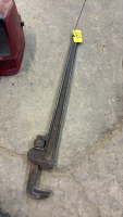 36&rdquo; pipe wrench