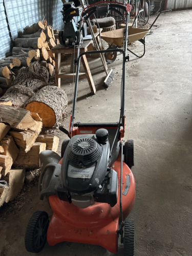 Husquavarna self propelled push mower w/honda motor