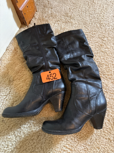 Leather boots size 8