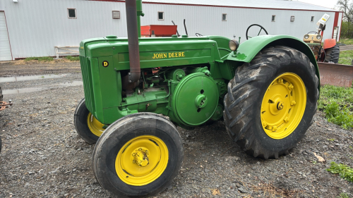 John Deere D tractor