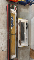Remote control train engine, 2 train cars