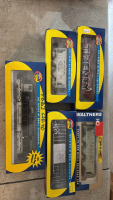 1 train engine, 4 train cars