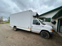 2003 Ford E450 Econoline cube van