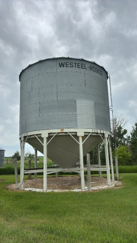 4000 bushel westeel grain bin with hopper