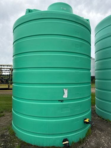 5,000 gallon poly fertilizer tank