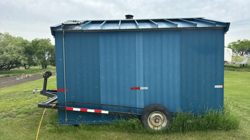 Reliable buildings 8&rsquo;x12&rsquo; insulated fishing shack solar powered lights