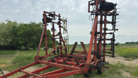 IH 5500 35&rsquo; field cultivator w/degelman harrows