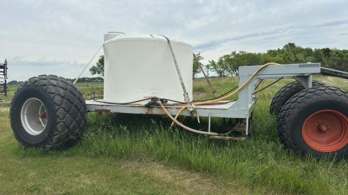 Fertilizer cart w/1200 gallon tank