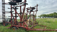 IH 5500 cultivator w/green drop fertilizer kit 35&rsquo;