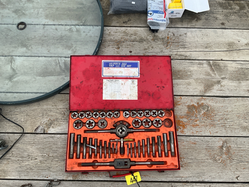 Tap and die set