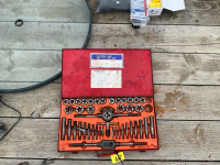 Tap and die set