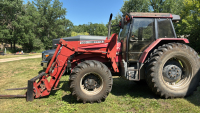 Case maxxum 5240 (with 520 case loader) bale fork & smooth bucket