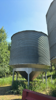 Grain bin on hopper