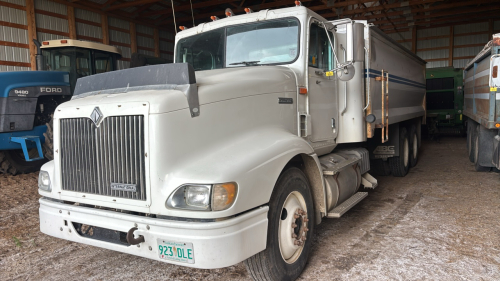 1998 International tandem grain truck