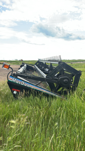 30&rsquo; macdon 962 swather header