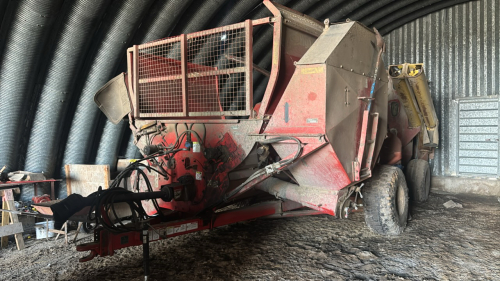 Highline cfr6500 bale processor with fine cut and grain tank