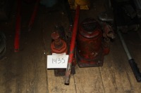 3 hyd. Jacks