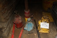3 hyd. Jacks (1 screw jack)