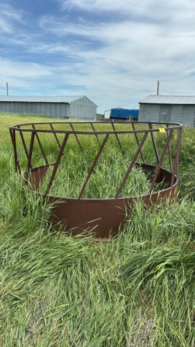 Round bale feeder
