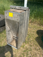 Pig feeder